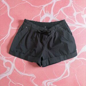LULULEMON Women's Black Cuffed Shorts Size 10